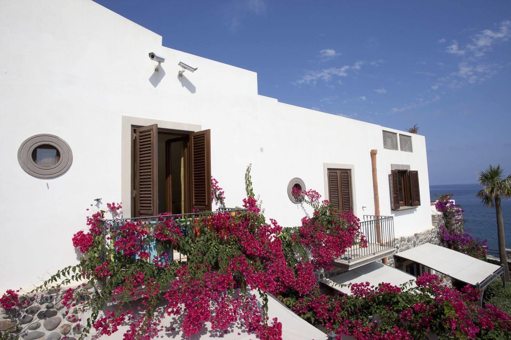 Hotel Residence Acquacalda Lipari  Extérieur photo