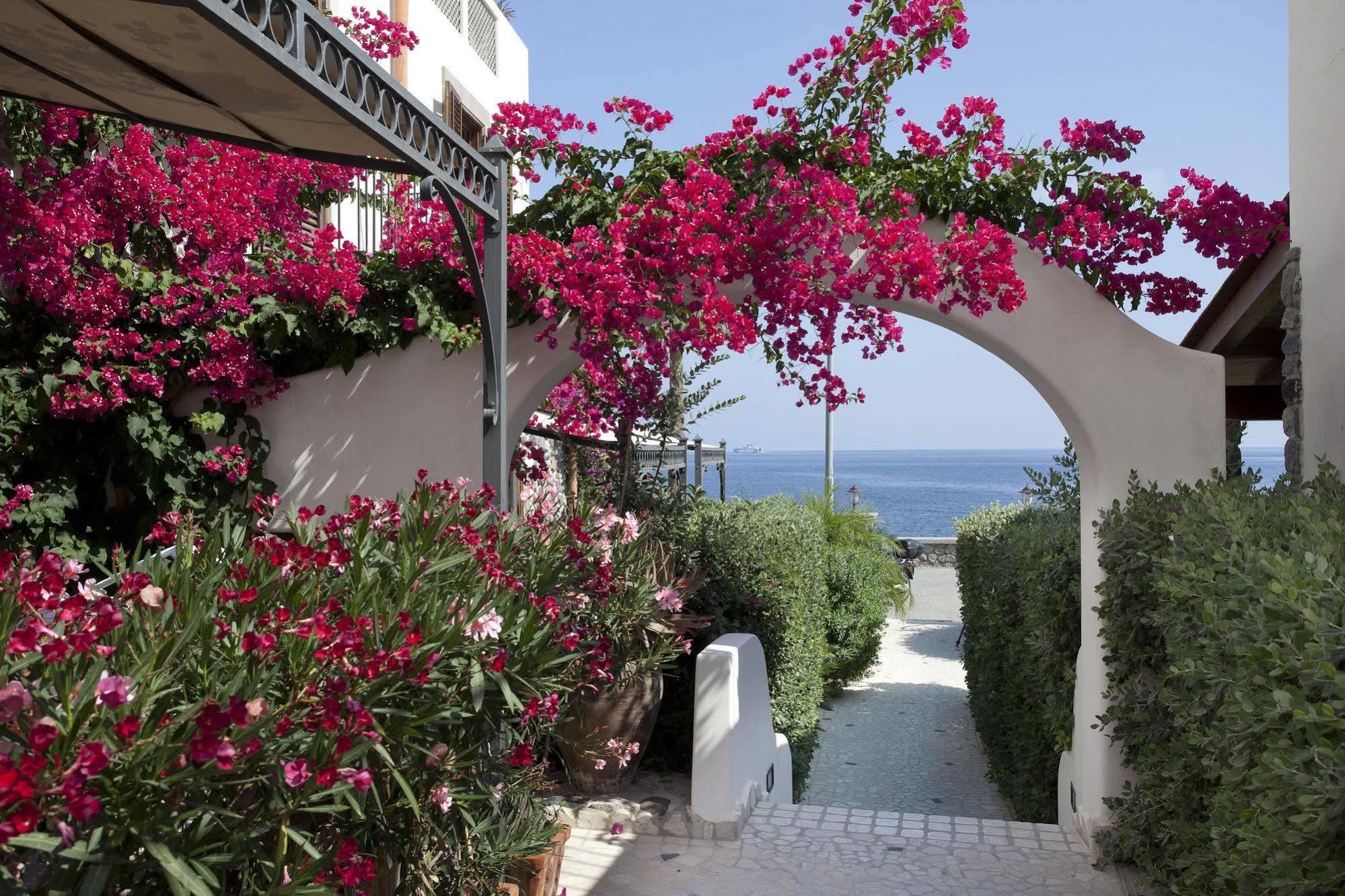 Hotel Residence Acquacalda Lipari  Extérieur photo
