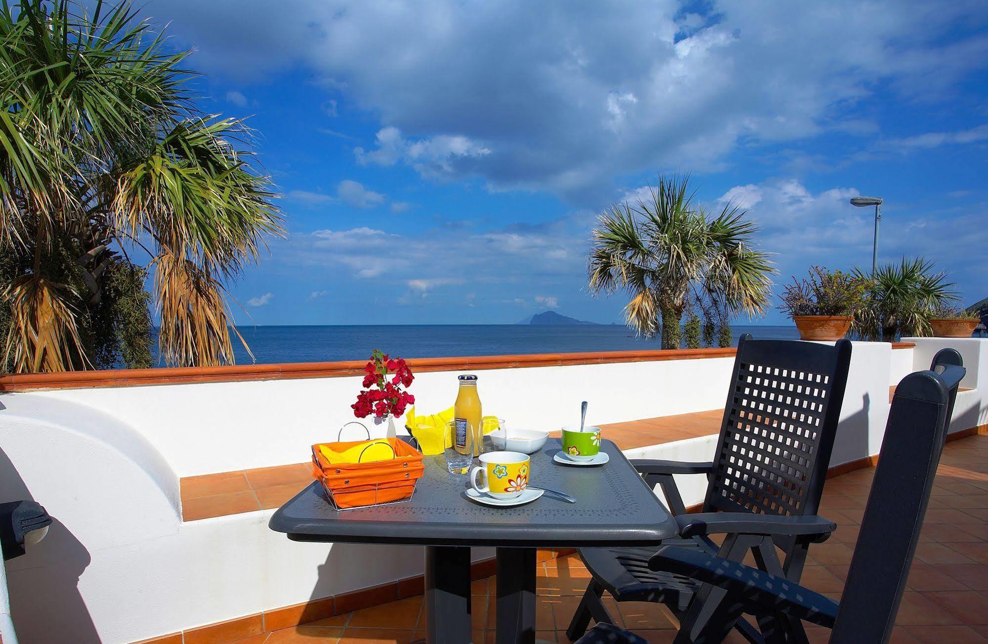 Hotel Residence Acquacalda Lipari  Extérieur photo