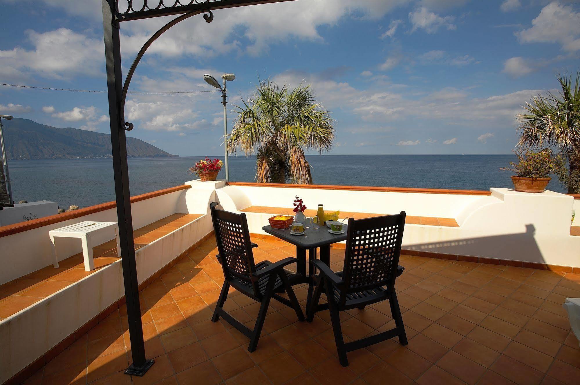 Hotel Residence Acquacalda Lipari  Extérieur photo